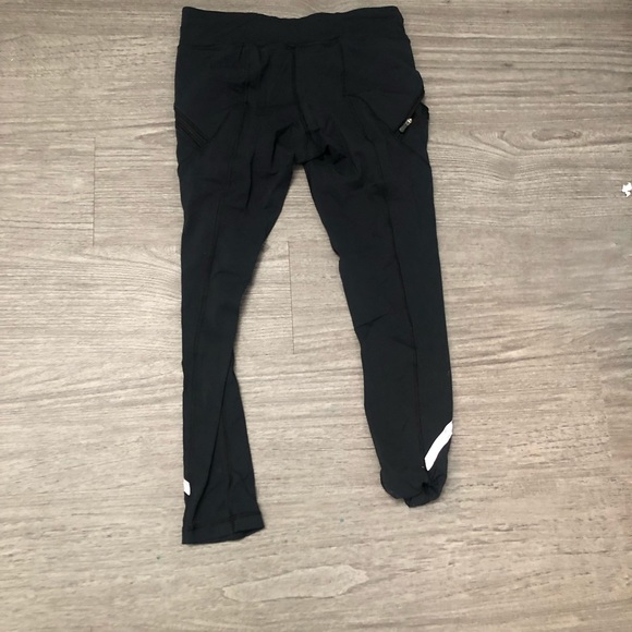 Size 8 lululemon running leggings with pockets! - Picture 3 of 4